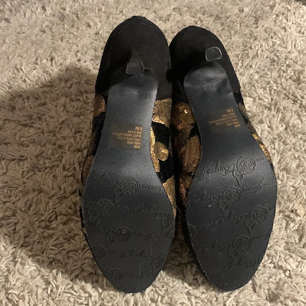 Joan Boyce EUC black/gold sequin suede like ankle boots Size 9.5 - Picture 6 of 7